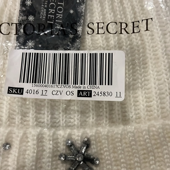 🤍🤍VICTORIA’S SECRET BEANIE 🤍🤍 - Picture 2 of 6